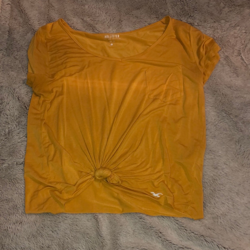 yellow hollister t shirt